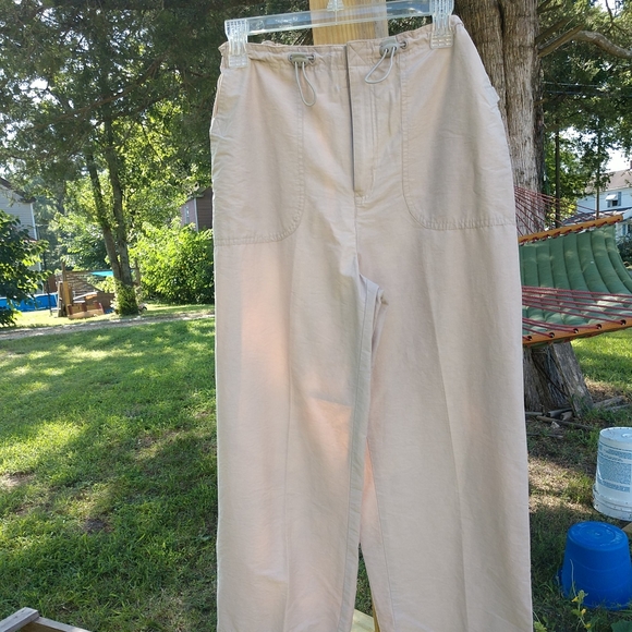 St. John's Bay Capri's Elastic Waist Beige Pockets - Picture 11 of 11